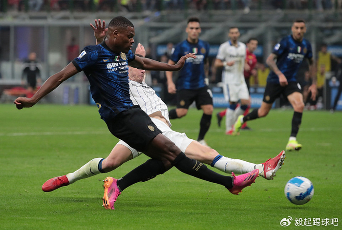 利物浦瞄准意甲双星补强后防