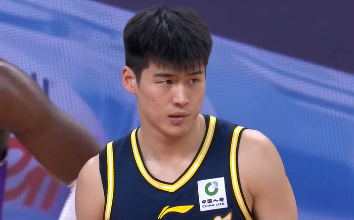 广东小将陈家政三分爆发引热议 杜锋战术布局引