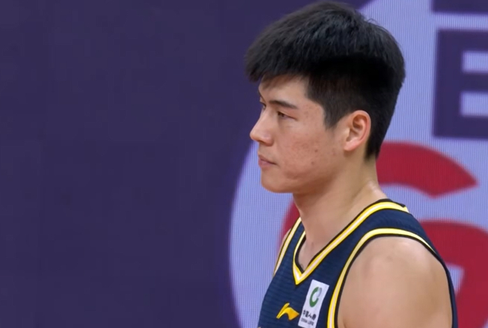 广东小将陈家政三分爆发引热议 杜锋战术布局引