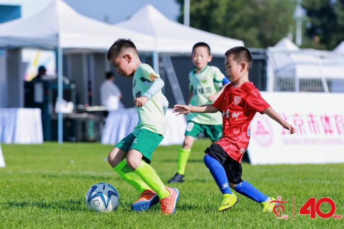 百队杯6岁、7岁华彬未来之星足球节落幕 近200支