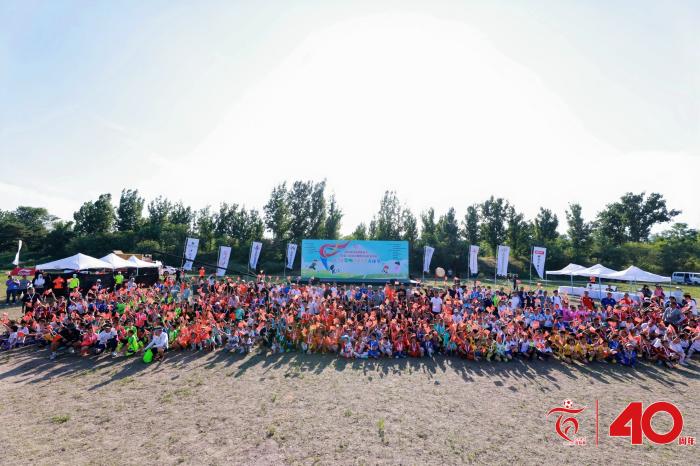 百队杯6岁、7岁华彬未来之星足球节落幕 近200支