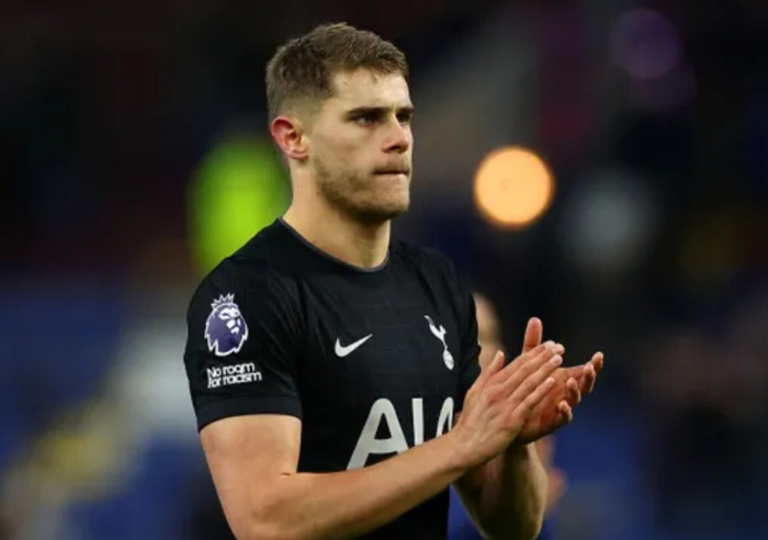 萨哈：曼联今夏补强需范德芬 热刺降级危机或促