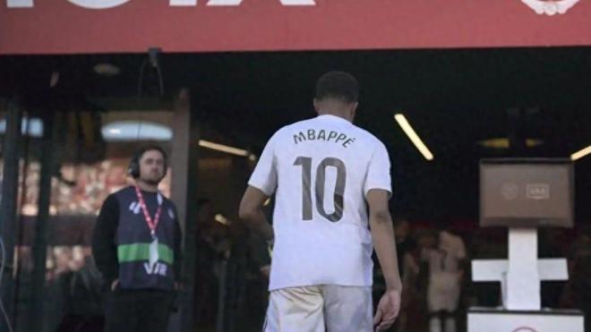 姆巴佩赛后情绪低落走进球员通道 皇马联赛争冠