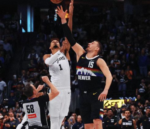 掘金加时险胜马刺终结11连胜 约基奇40+13助力压文