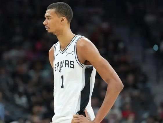 掘金加时险胜马刺终结11连胜 约基奇40+13助力压文