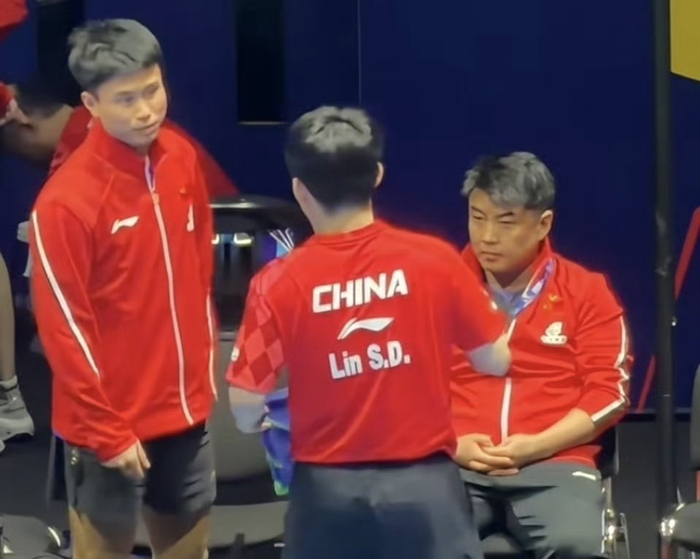 国乒男团伦敦世乒赛遭瑞典逆转 林诗栋丢分引争